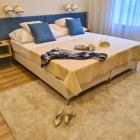 Ditlin Apartmanok Pápa Exterior foto